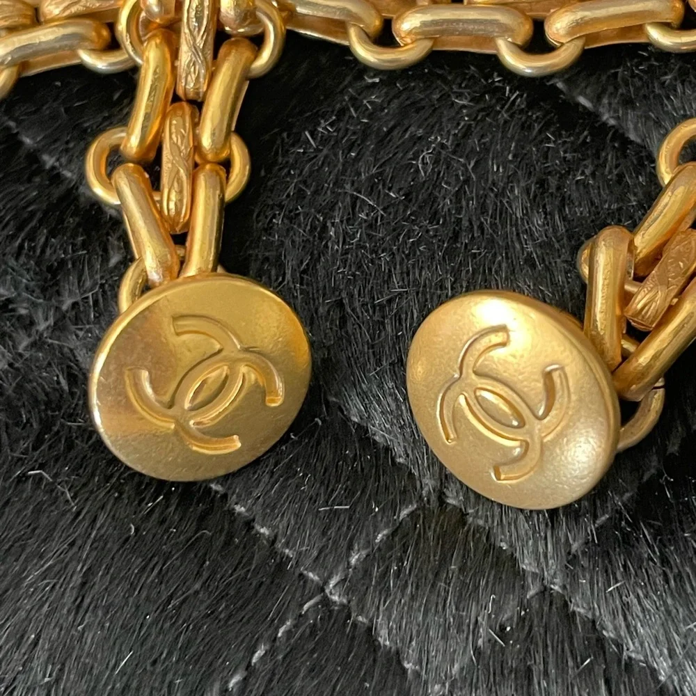 CHANEL vtg pony